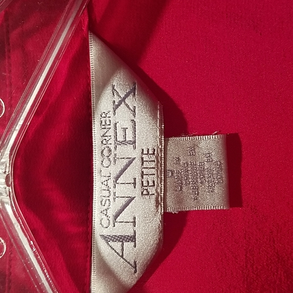 Casual Corner petite red silk blouse - Picture 2 of 6